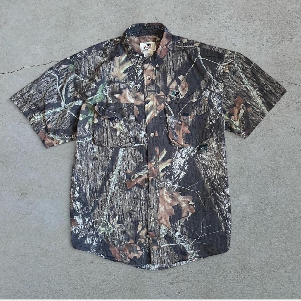 Mossy Oak Men's Woodland button up Camo Shirt missing button